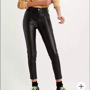 Levis leather like skinny size 27